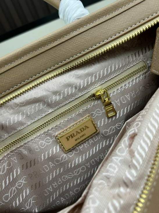 Picture of Prada Handbags _SKUfw187792271fw